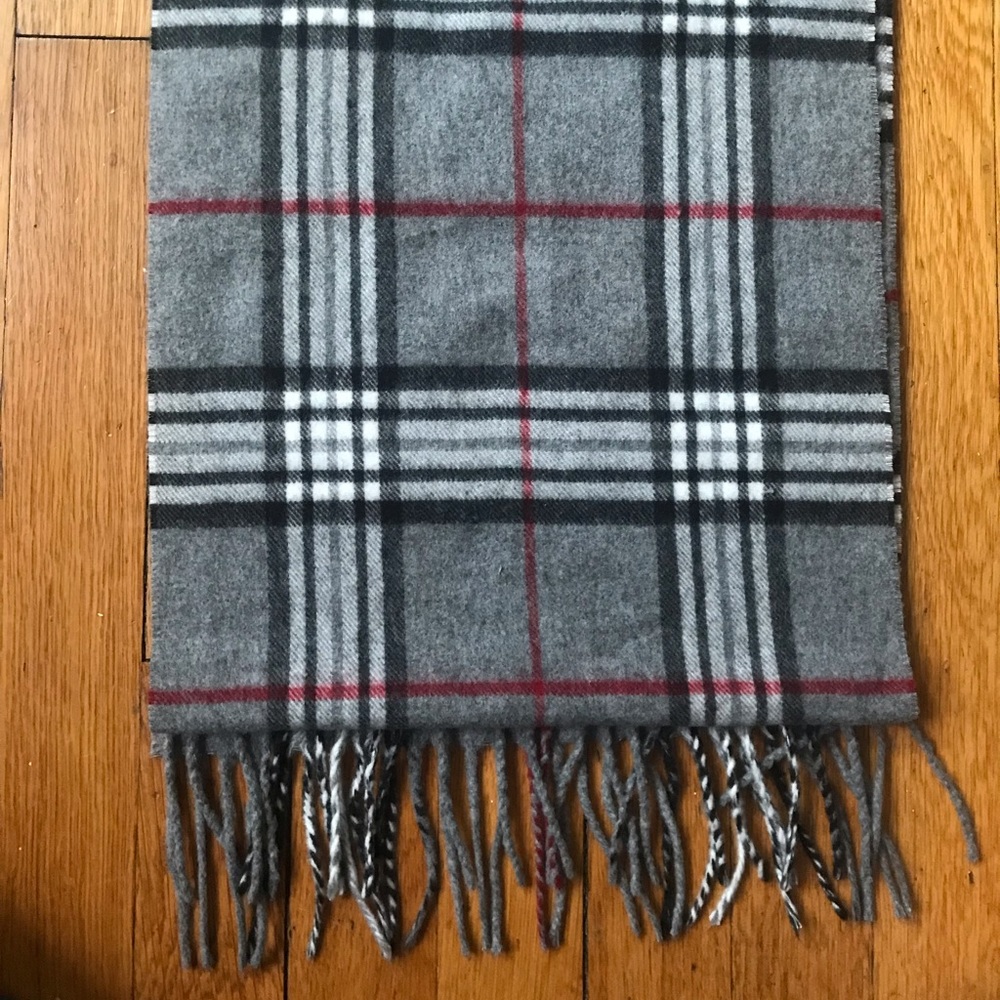 V. Fraas Cashmink Gray Plaid Scarf